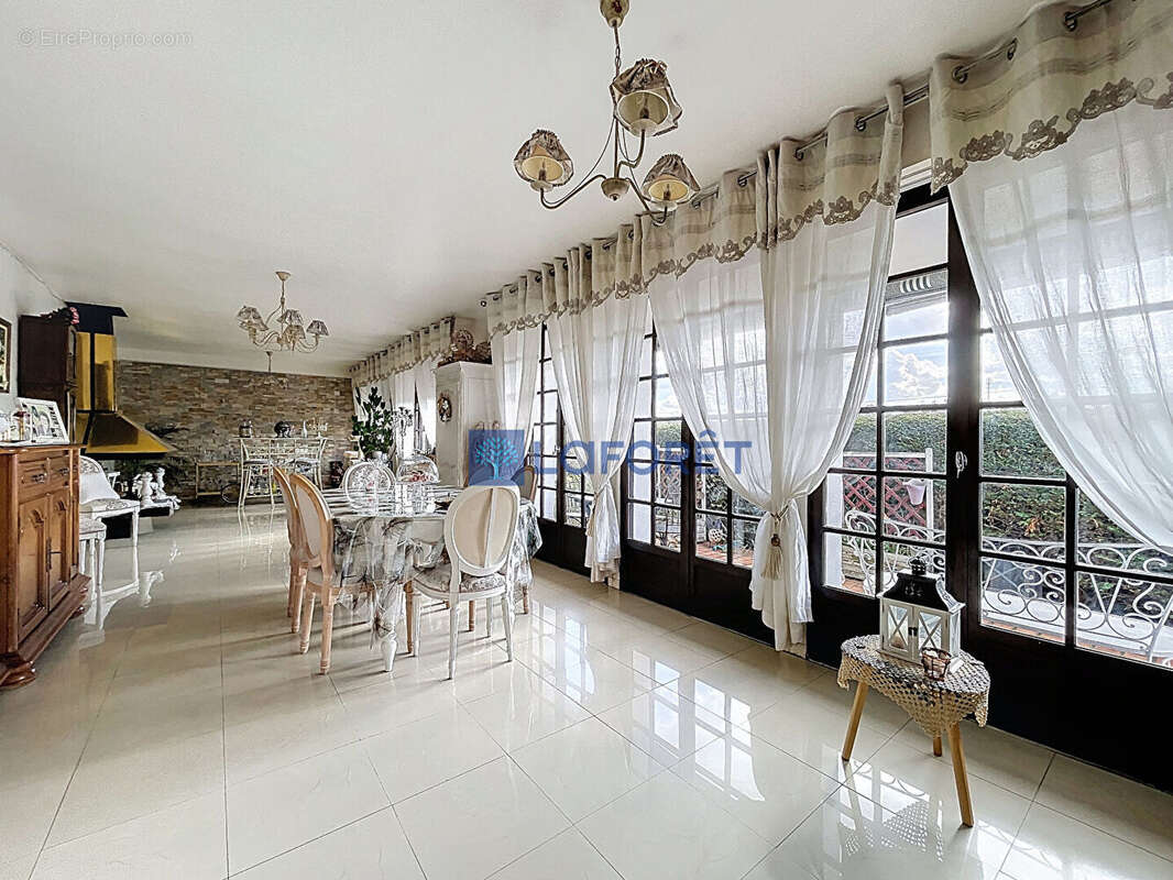 Maison à PETIT-COURONNE