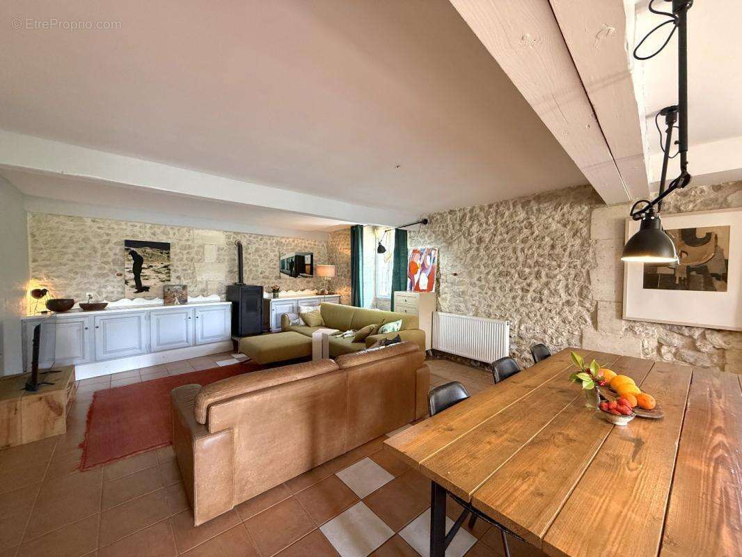 Maison à NANTEUIL-AURIAC-DE-BOURZAC