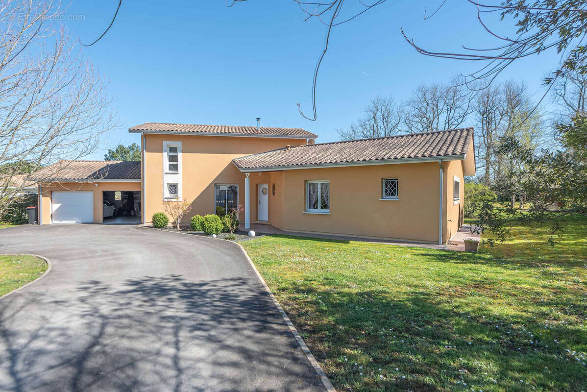 Maison à CAMBLANES-ET-MEYNAC