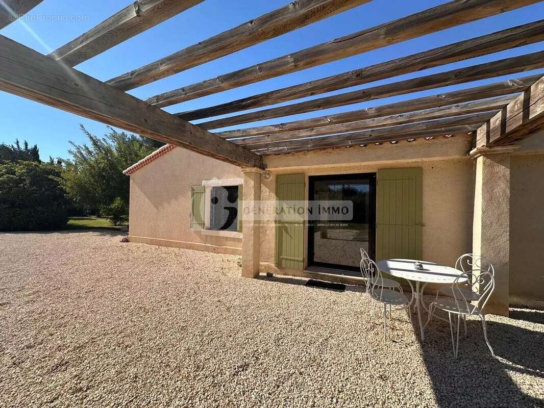 Maison à FONTVIEILLE