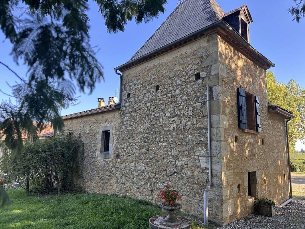Maison à SABAZAN