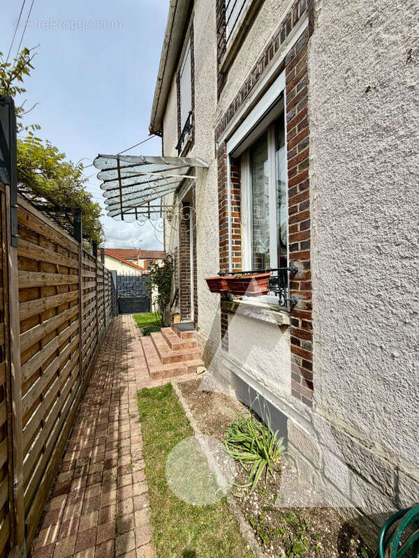 Maison à SAINTE-SAVINE