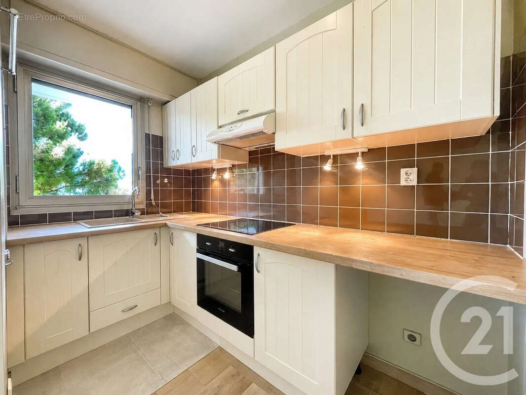 Appartement à SAINT-LAURENT-DU-VAR