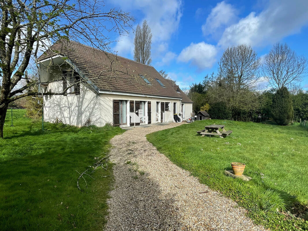 Maison à BOURG-ACHARD
