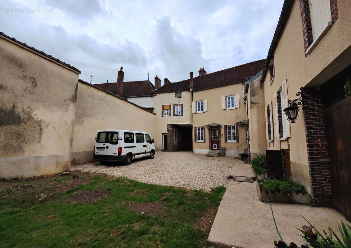 Maison à BUSSY-EN-OTHE