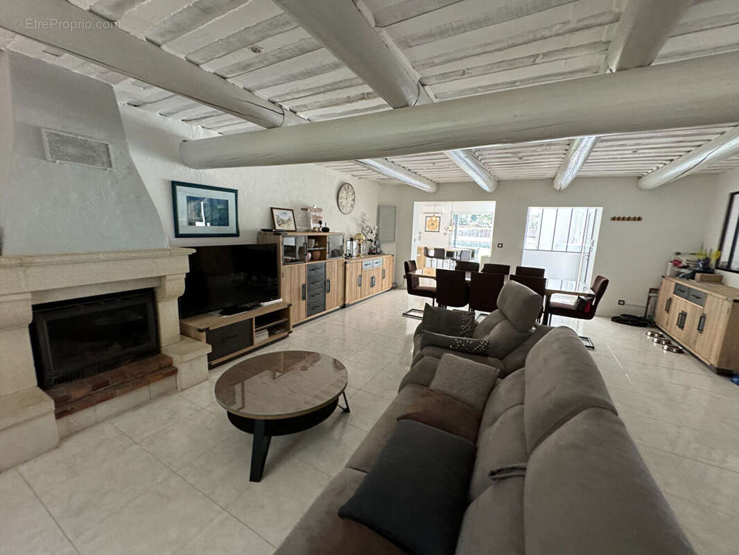 Maison à L&#039;ISLE-SUR-LA-SORGUE