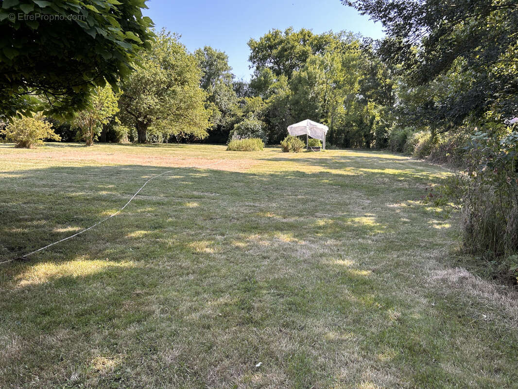 Maison à LA PEROUILLE