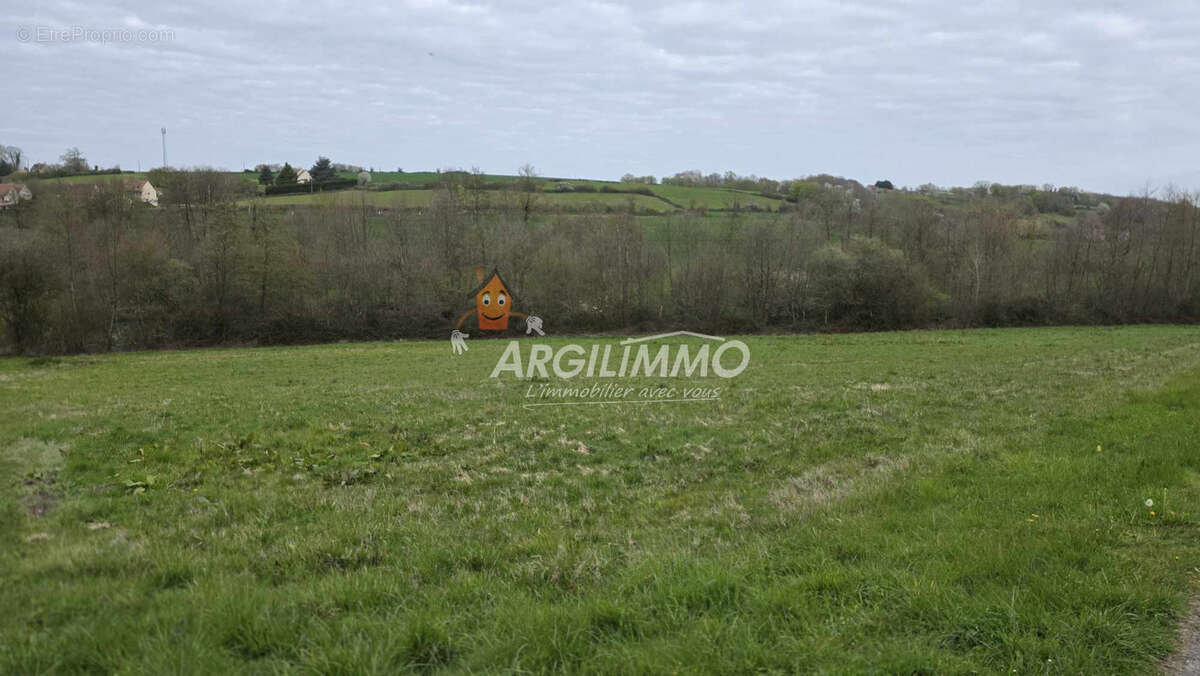 Terrain à BESSE-SUR-BRAYE