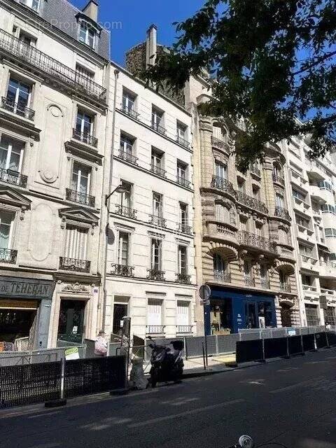 Exclusivité - passy / trocadéro - grand studio - vendu meuble - - photo 4