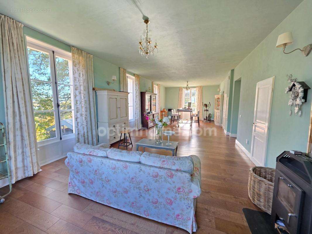 Gros potentiel pour cette tres belle propriete de 19ha avec chateau et batiment de + de 1200 m² - photo 13