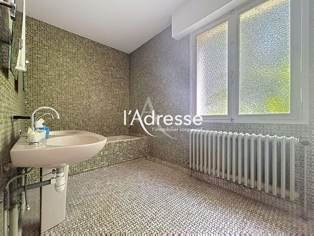 Maison d'architecte à vendre à Chambray-lès-Tours - 215m² sur terrain de 2500m² - photo 8
