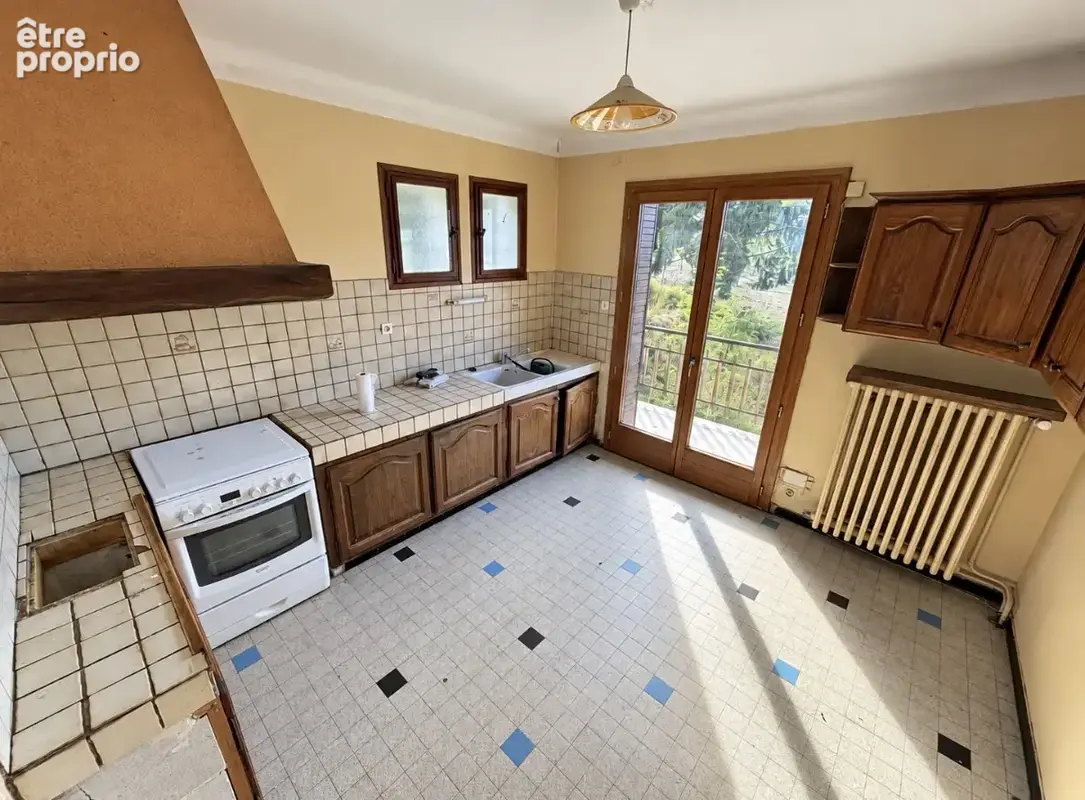 Maison familiale à rénover - 10 Pièces - 1 900 m2 de terrain - photo 3