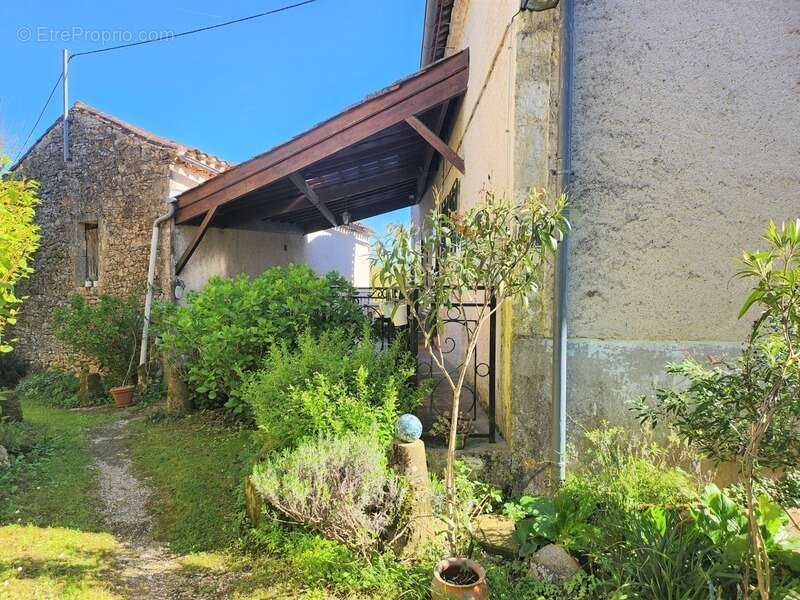 Maison à CUZORN
