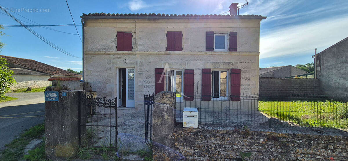 Maison à ASNIERES-LA-GIRAUD