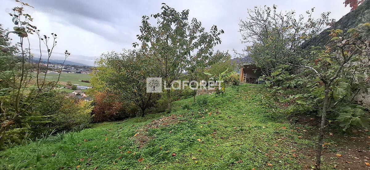 Terrain à CHALLES-LES-EAUX