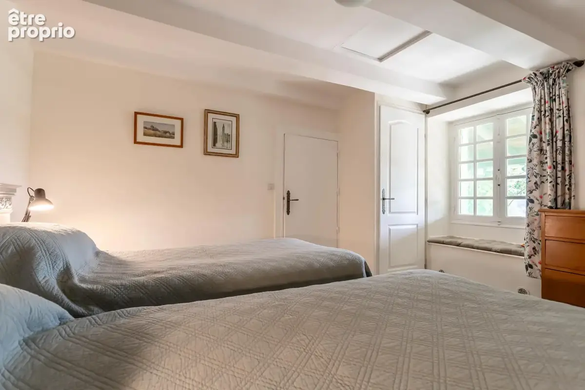 Maison de campagne avec piscine, atelier de poterie, dépendances et garage - photo 27