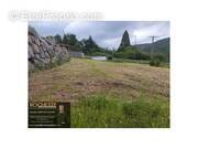 Terrain à SAIL-SOUS-COUZAN