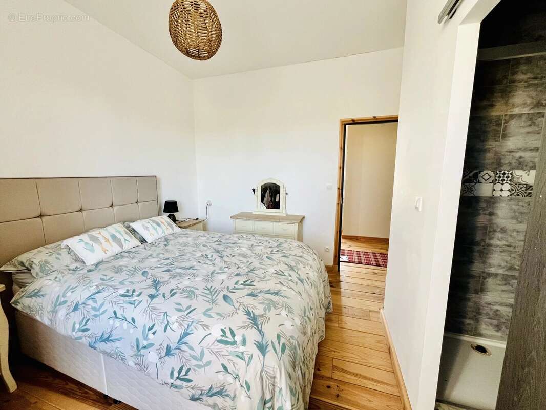 Elégant manoir avec dépendances, appartement d'amis et projet de rénovation - photo 6