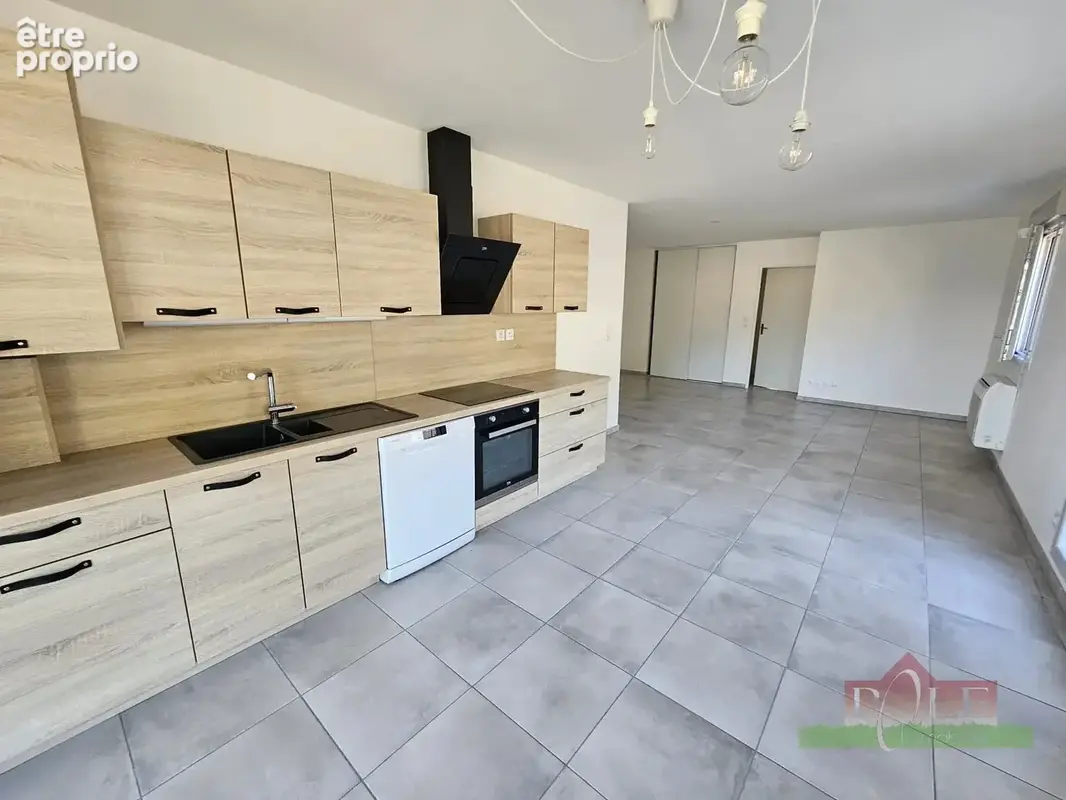 PONT-EVEQUE, Appartement 2018, T4 de 87m² avec garage. - photo 7