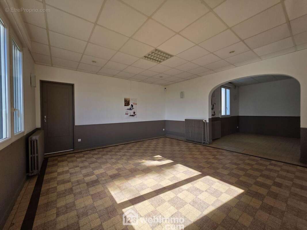 Un espace complémentaire avec accès à une pièce ouverte de 14 m² - Appartement à LA VILLE-AUX-BOIS-LES-PONTAVERT