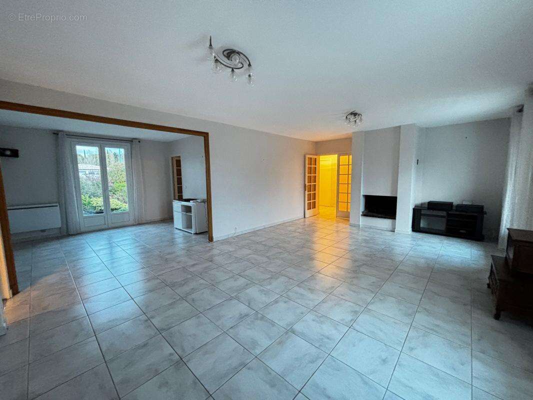 Maison à VILLEMOUSTAUSSOU