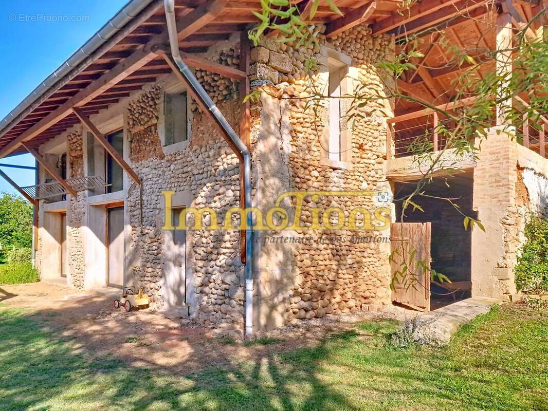 Maison à SAINT-HILAIRE-DU-ROSIER