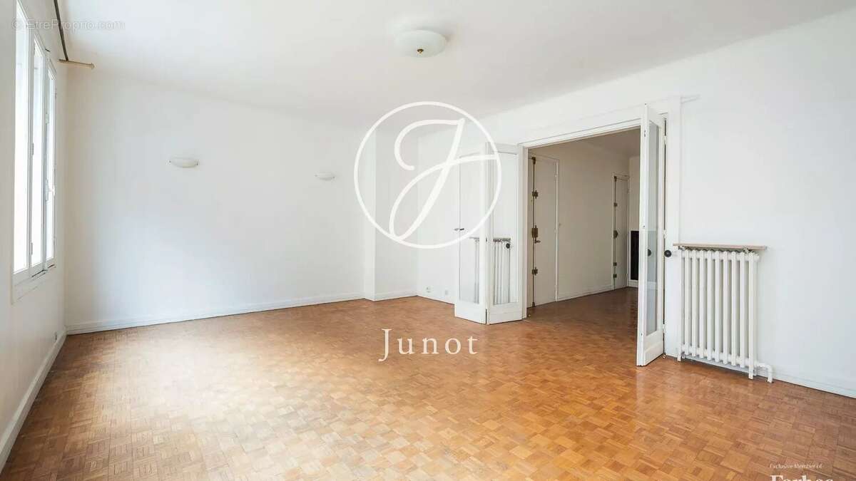 Appartement à PARIS-7E