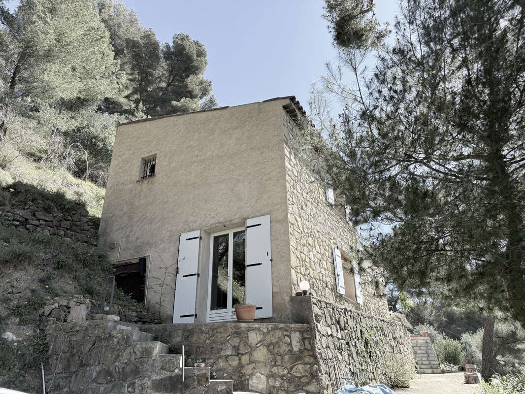 Maison à CASTELLAR