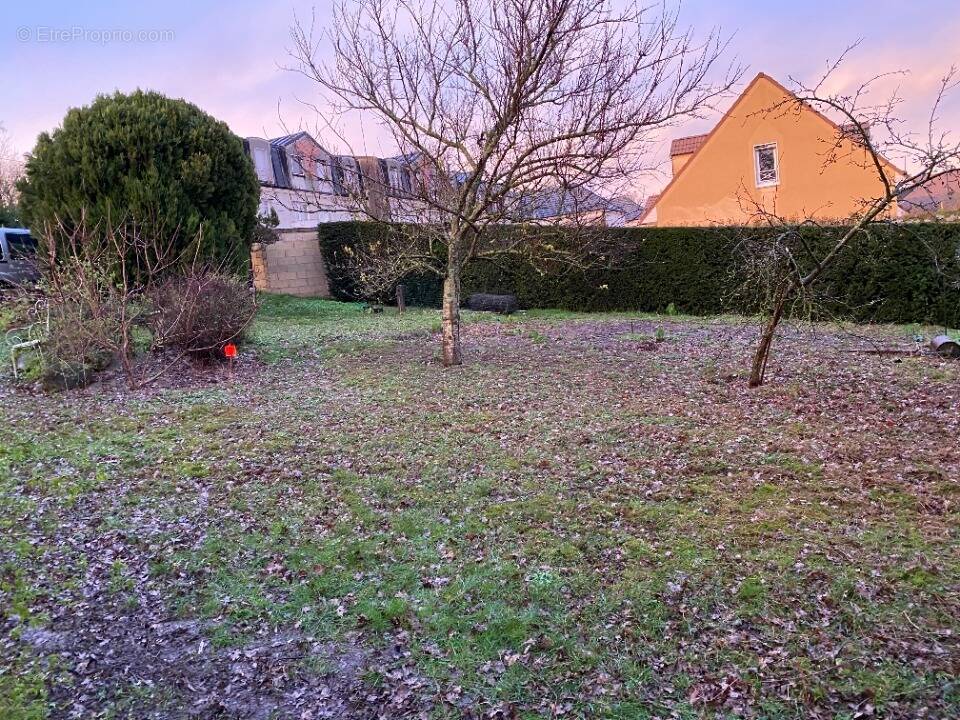 Terrain à NANTEUIL-LES-MEAUX
