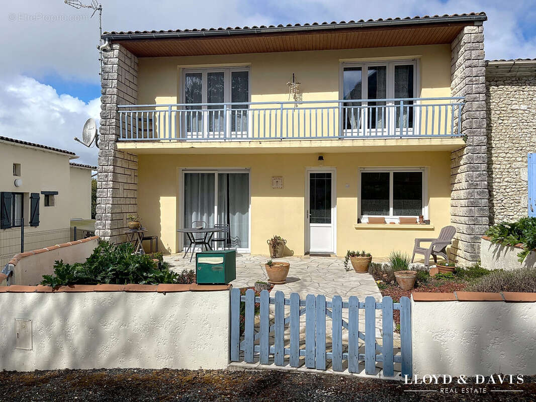 Maison à CHENAC-SAINT-SEURIN-D'UZET