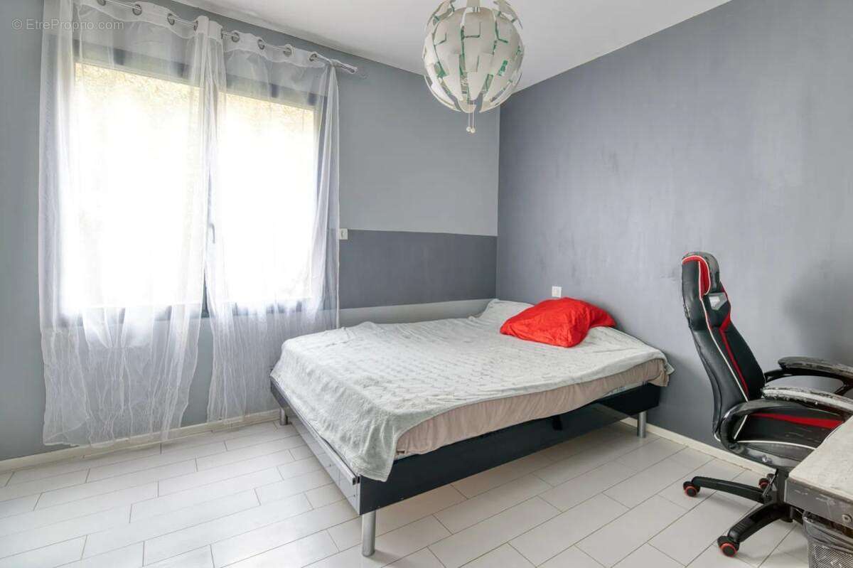 Maison à LACROIX-FALGARDE