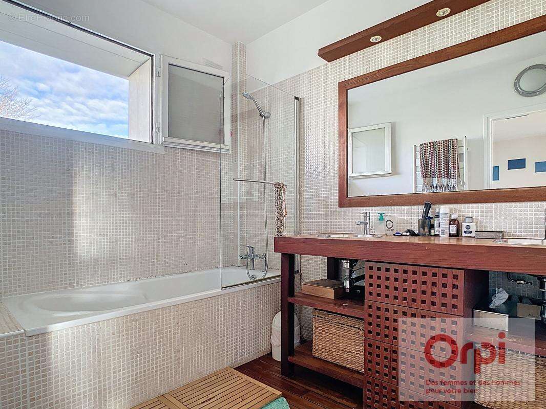 Maison à ISSY-LES-MOULINEAUX