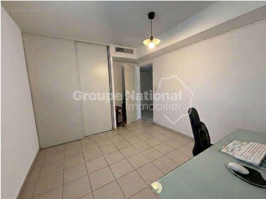 Appartement à LA ROQUETTE-SUR-SIAGNE