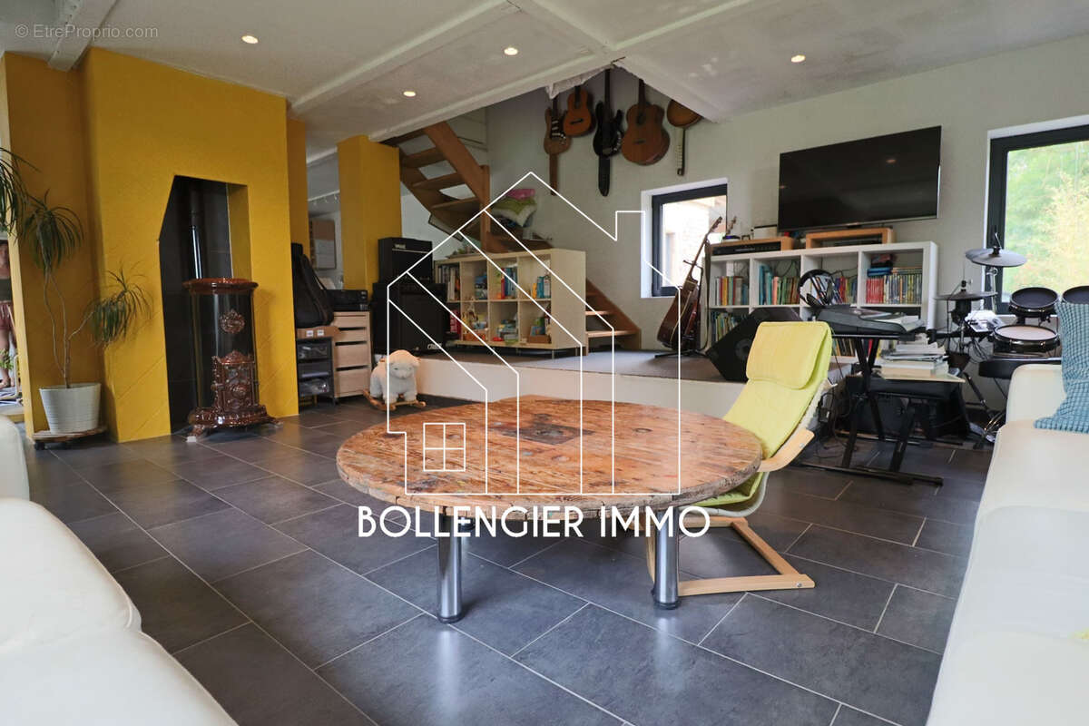 Maison avec hangar et dépendances - photo 5