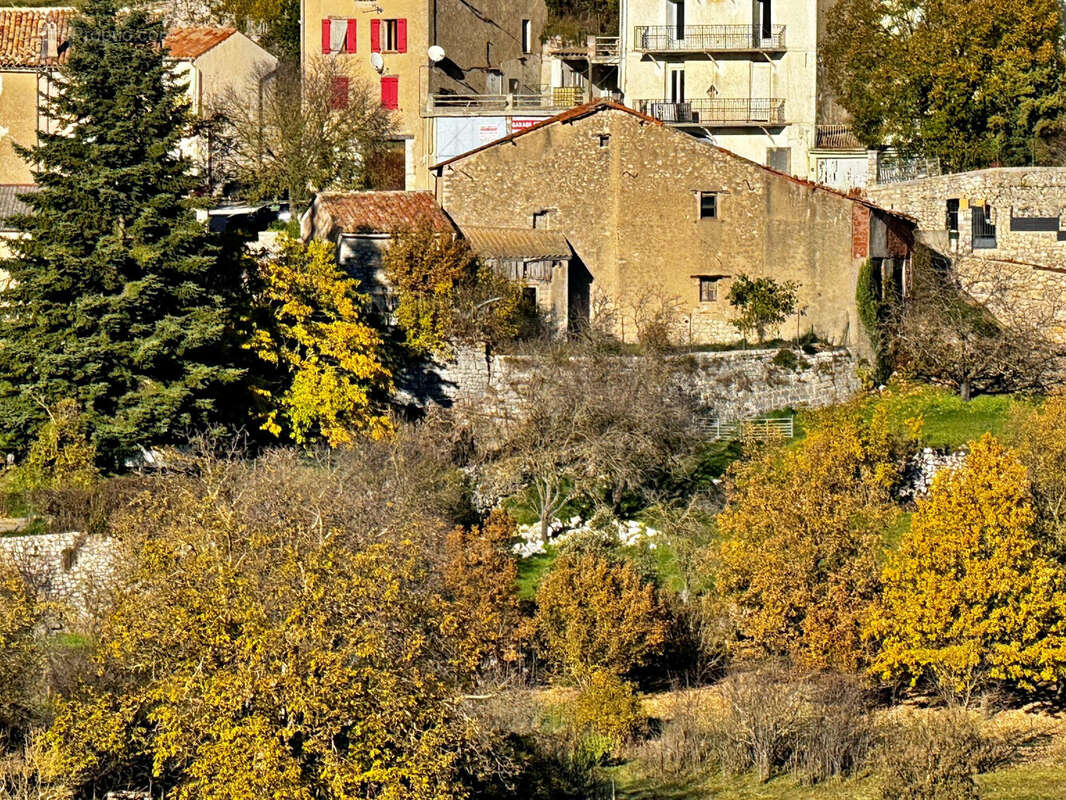Maison à COMPS-SUR-ARTUBY