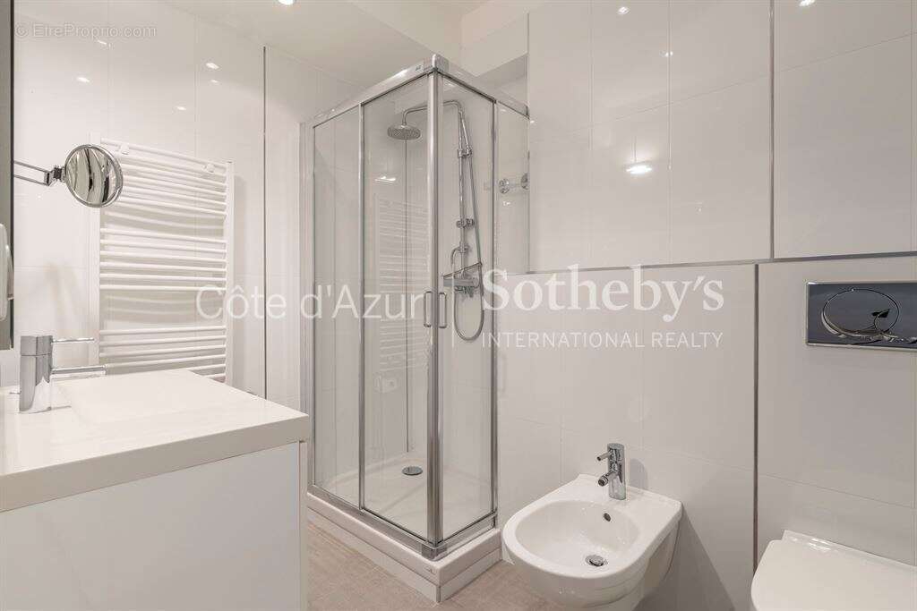 Appartement 3 pièces à vendre dans le Carré d'Or de Nice, Place Magenta - photo 9