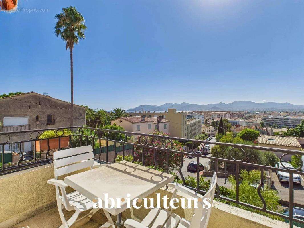 Appartement dans maison - Vue mer panoramique en vente dans le Quartier du Coteau Saint-Pierre - 93 m² (06150) - photo 3
