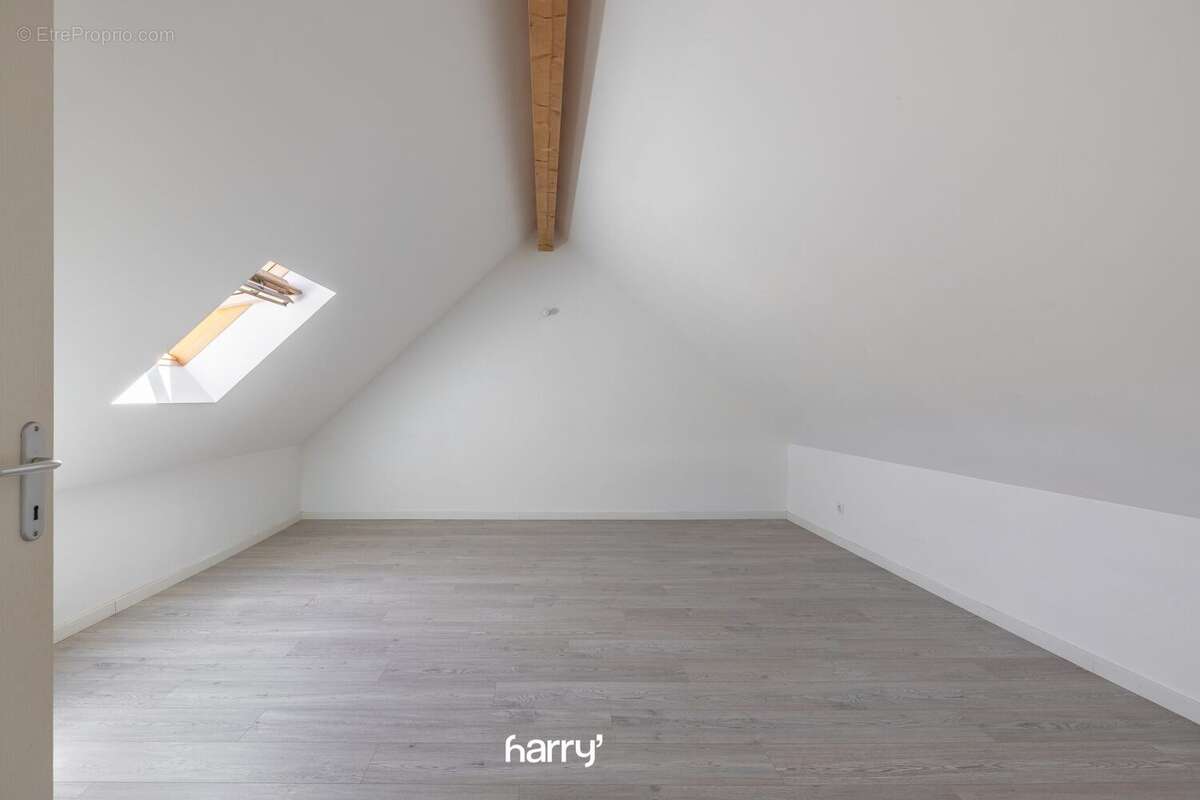 Appartement 84 m² à Geneuille  - photo 8