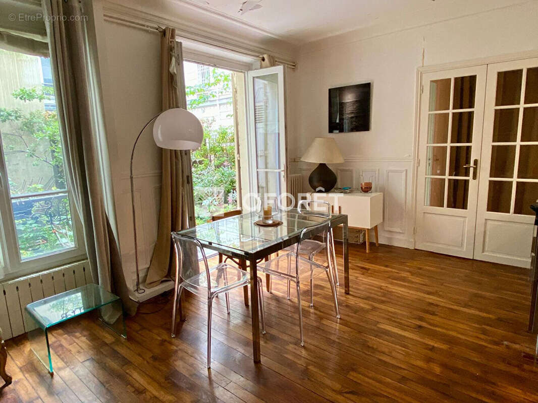 Appartement à PARIS-15E