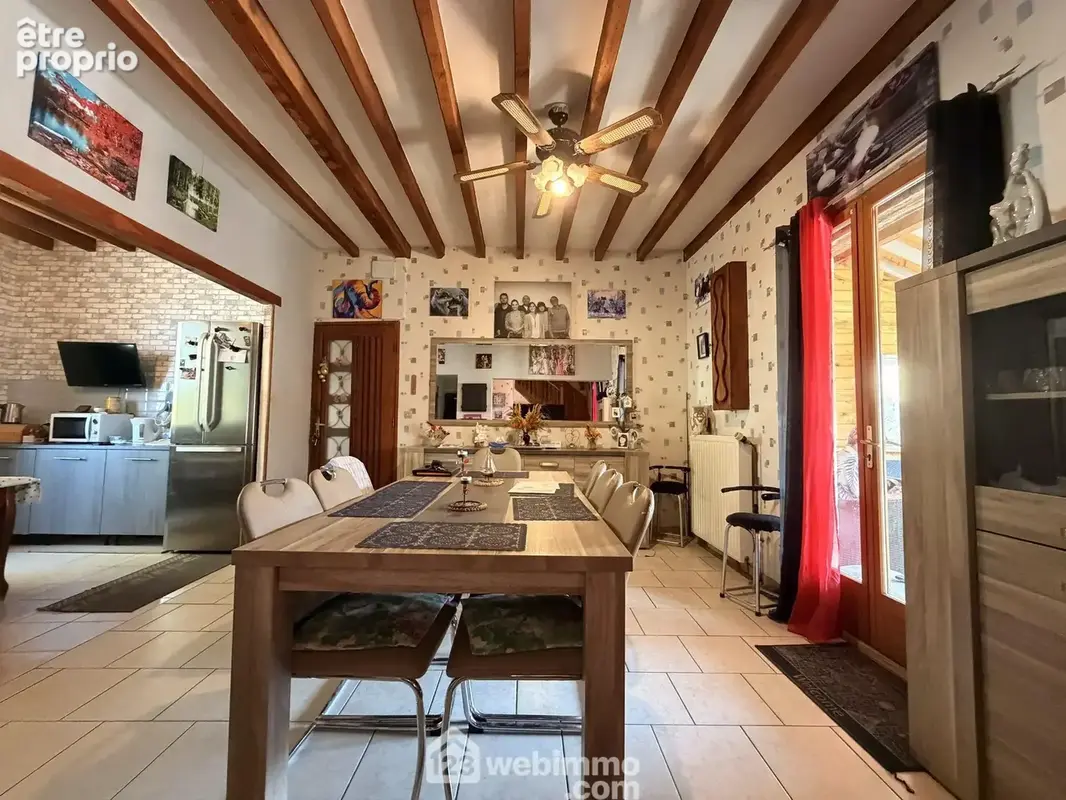 La salle à manger pour y recevoir vos convives