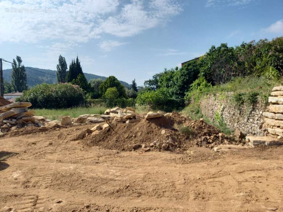 Terrain à SOLLIES-TOUCAS