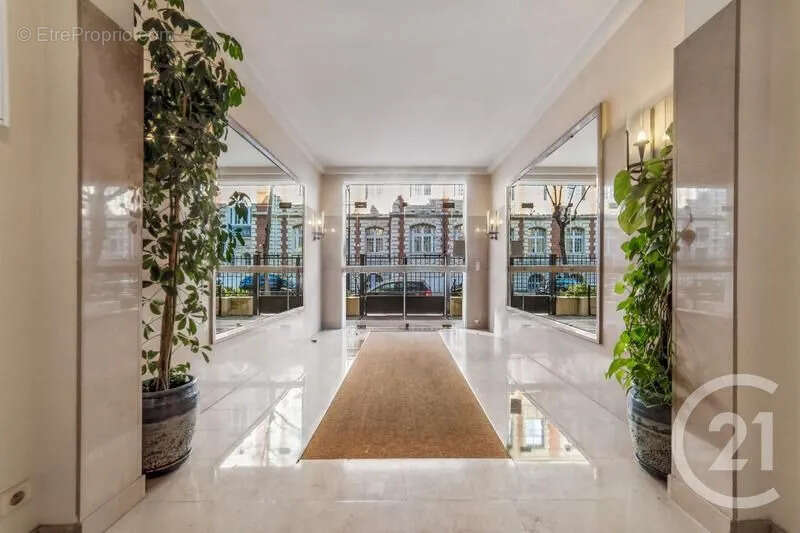 Appartement à NEUILLY-SUR-SEINE