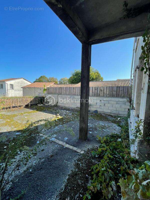 Maison à BARBEZIEUX-SAINT-HILAIRE