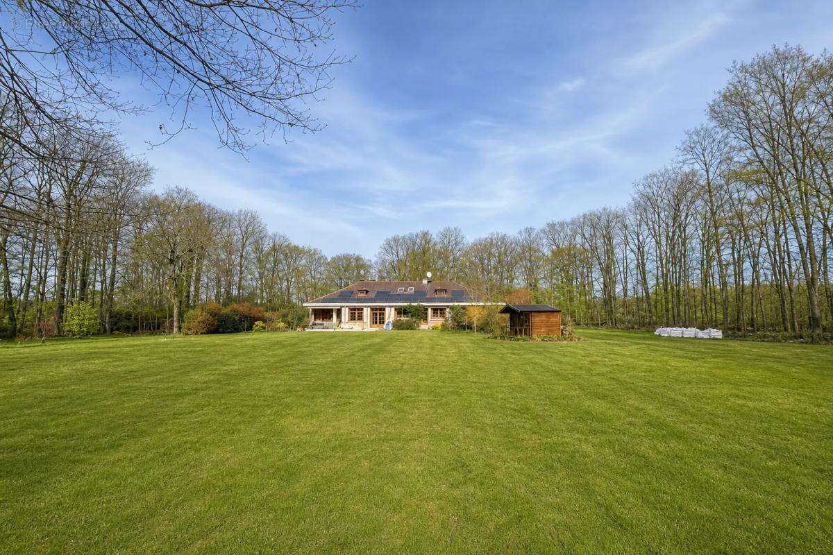 Majestueuse Maison Familiale de 303m², 2ha de Parc - photo 15