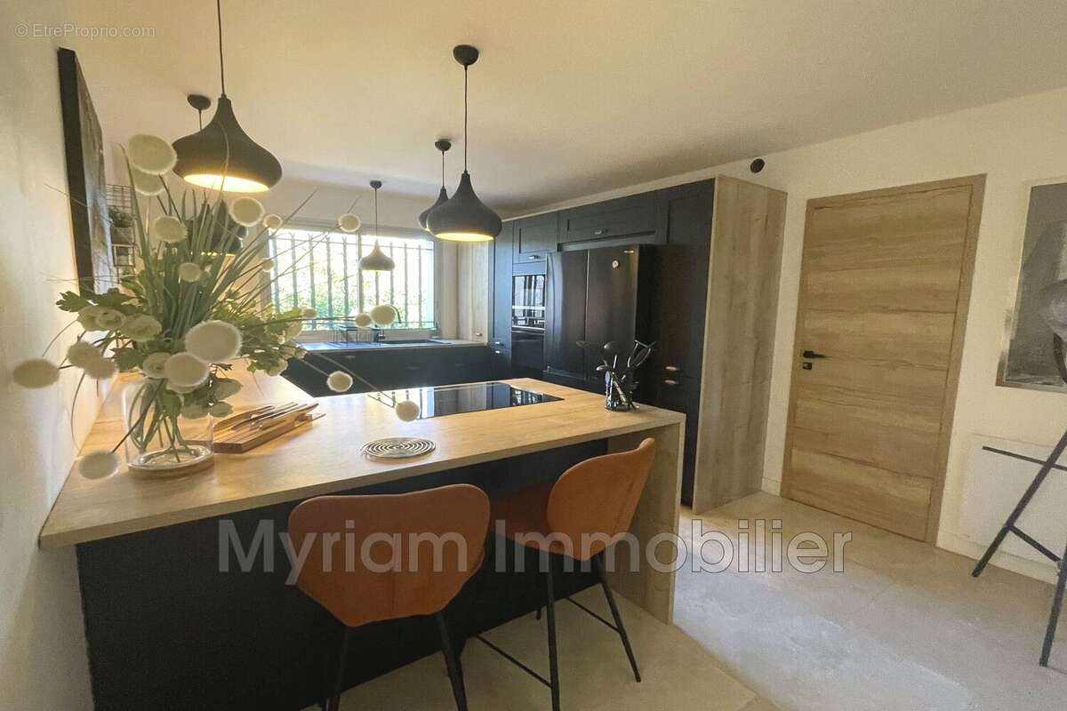 Maison à SAINT-CEZAIRE-SUR-SIAGNE