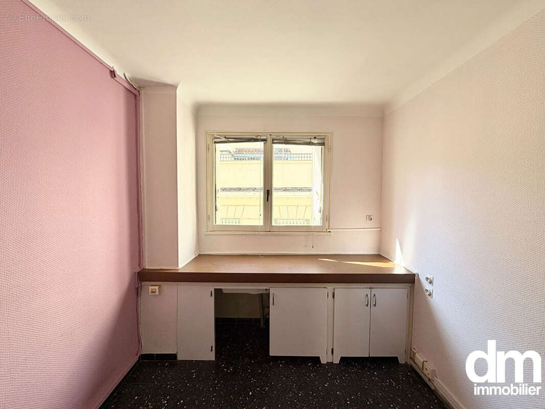 Immeuble Martigues - Maison de ville de 115 m²  avec local commercial de 35 m². - photo 14