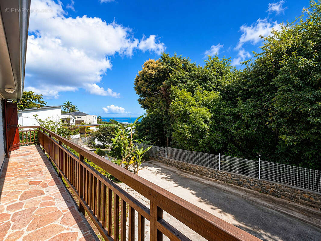 À vendre sur la POSSESSION - Maison avec annexe indépendante sur terrain de 555 m² - photo 10