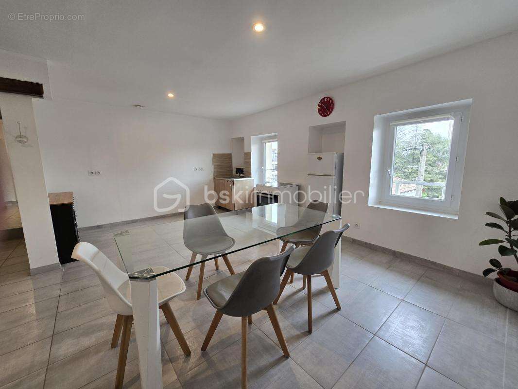 Immeuble en pierre avec ancien restaurant, appartement rénové et terrain de 2900 m² – Fort potentiel – Le Teil - photo 3