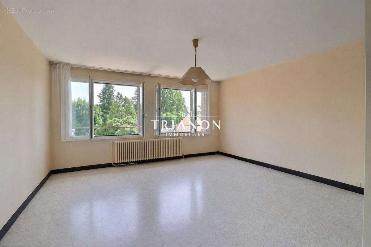 Local d'activité 350 m² + habitation 95 m² et environ 300 m² d'extérieurs - photo 12