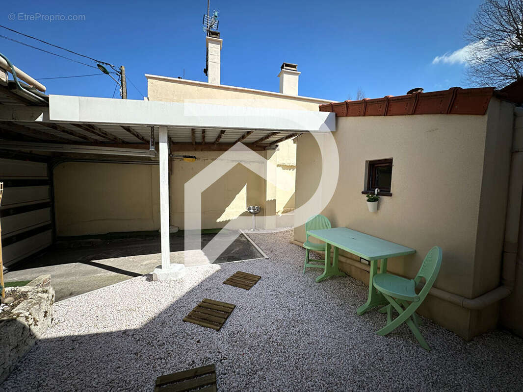 Maison à LE PLESSIS-BELLEVILLE